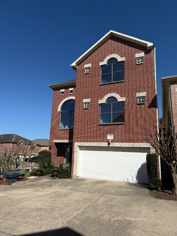 Building Photo - 9801 Riddlelink Ln