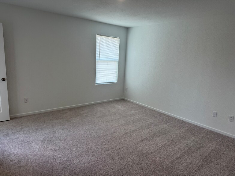 Building Photo - 1525 Hummock Steep