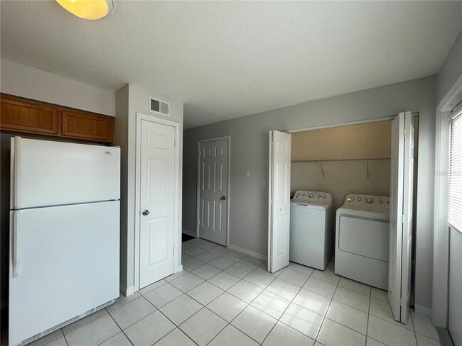 Building Photo - 13543 Embassy Park Ct