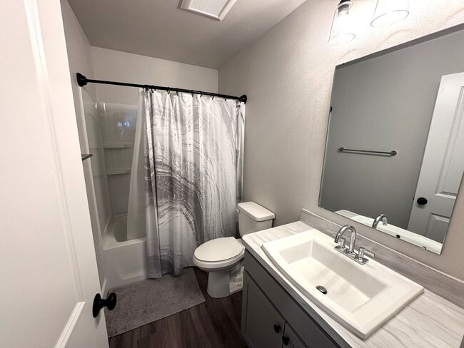 Building Photo - 3 Bed / 2.5 Bath Modern Home on Billings West End