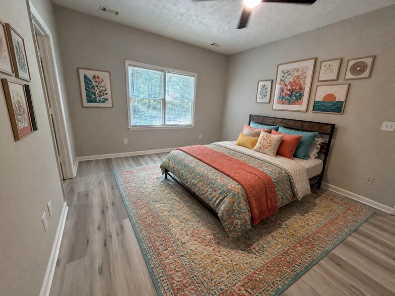 Building Photo - 4801 Cedar Lake Dr SE