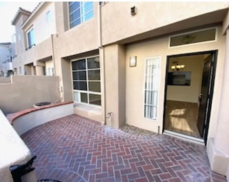 Building Photo - 6 Westerly