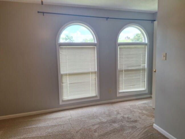 Building Photo - 4bd/3 bath located in desirable neighbor in Fox Den Subdivision in West Knoxville