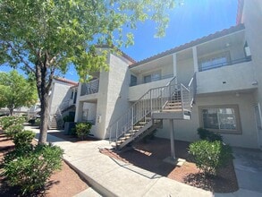 Building Photo - GORGEOUS 2 BEDROOM 2 BATH UPSTAIRS UNIT.