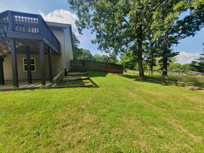 Building Photo - Great home with a fence