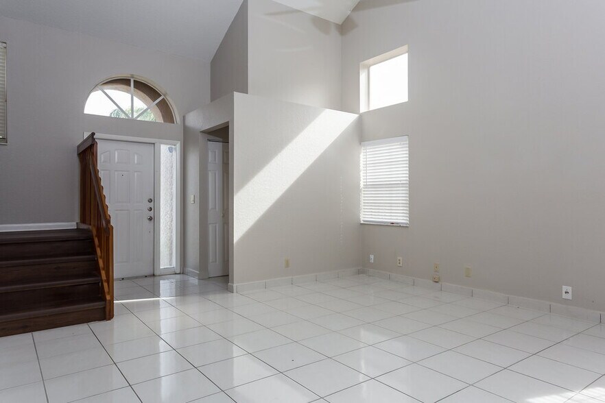 Building Photo - 1161 SW 108th Terrace