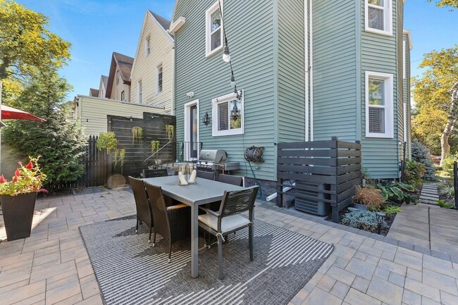 Building Photo - 76 Condict St