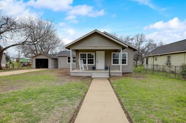 Building Photo - 720 E Guadalupe St