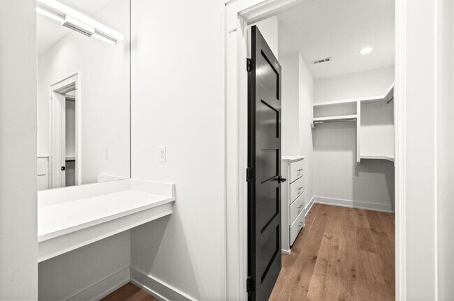 Building Photo - Stunning 3BE/3.5BA brownstone in the heart of historic Germantown!