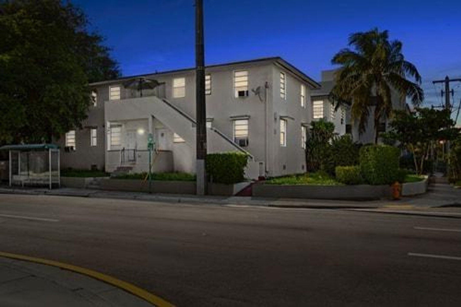 Building Photo - 680 SW 7th Ave