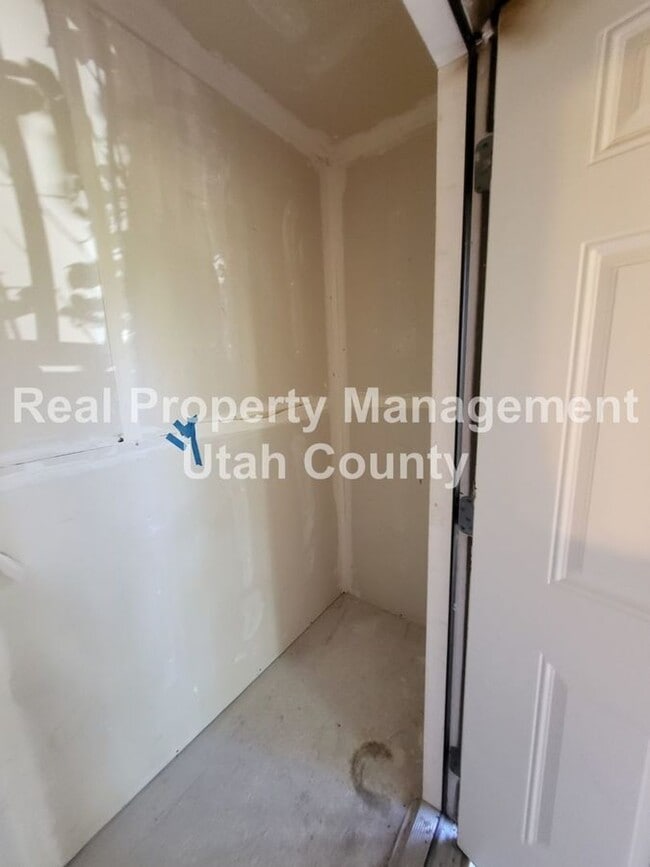 Building Photo - 518 S 2150 W