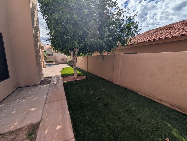 Building Photo - 4 Bedroom 2 Bathroom Scottsdale Ranch Home