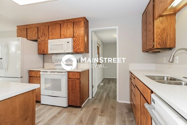 Building Photo - 3 Bedroom Pet-Friendly Home in Tacoma, WA with Main Street Renewal