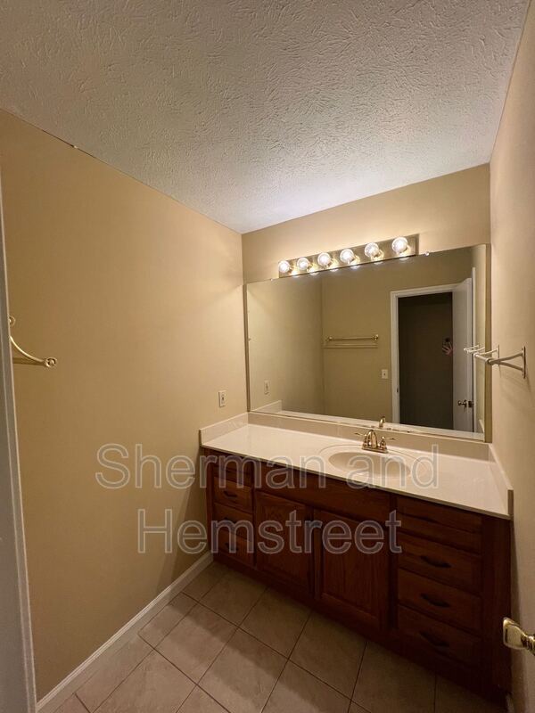 Building Photo - 1113 Highview Ave