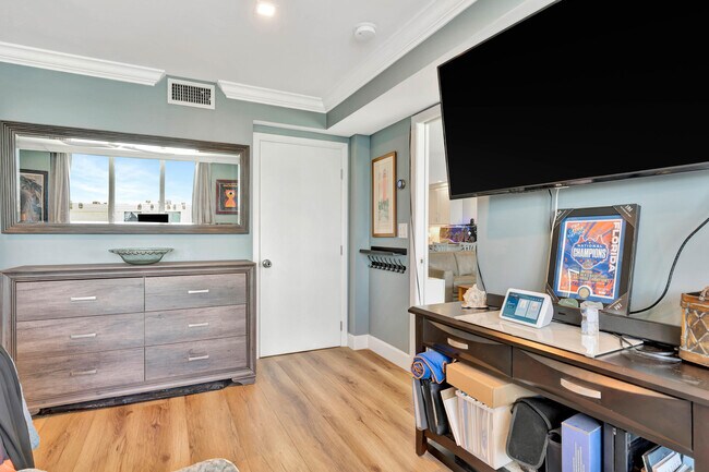 Building Photo - 911 Ocean Dr