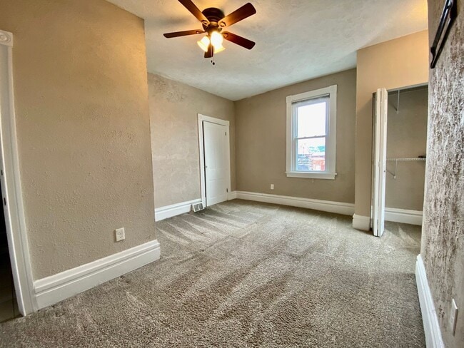 Building Photo - 2335 Sarah St