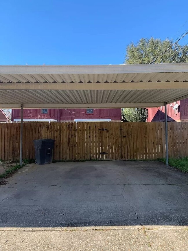 Building Photo - 13932/13934 Azalea Park Ave