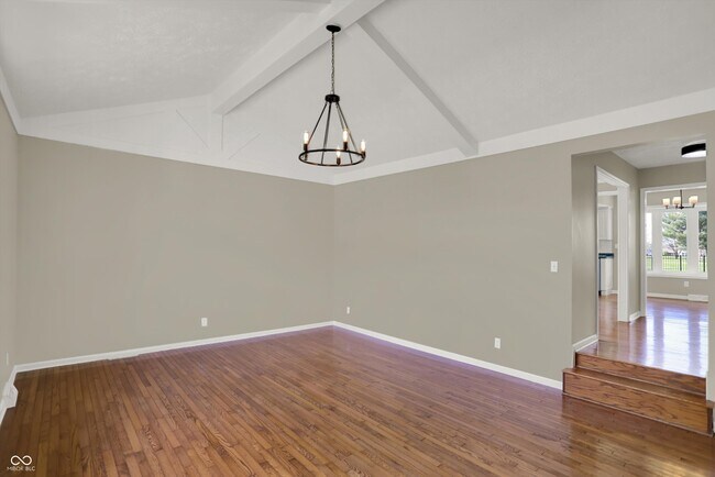 Building Photo - 3037 Golfview Dr