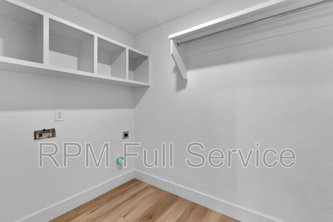 Building Photo - 1241 N Avondale Cir