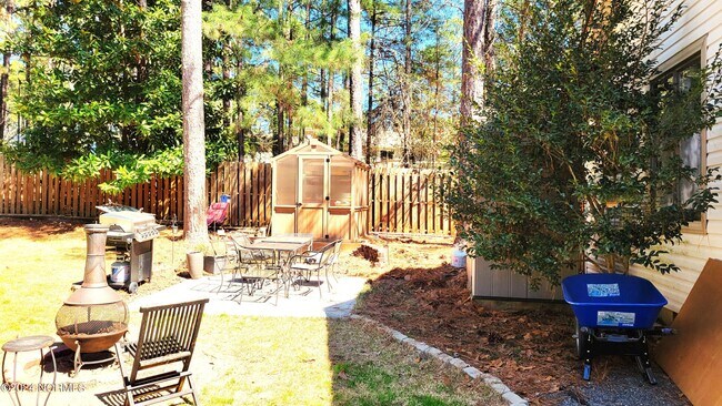 Building Photo - 1720 Longleaf Dr E