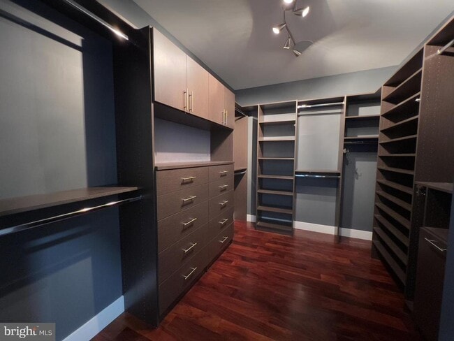 Building Photo - 423 Wallace St