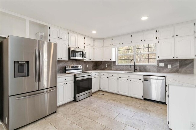 Building Photo - 2119 Tudor Castle Way