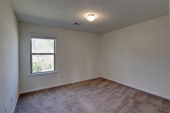 Building Photo - 4006 Shady Palmetto Dr
