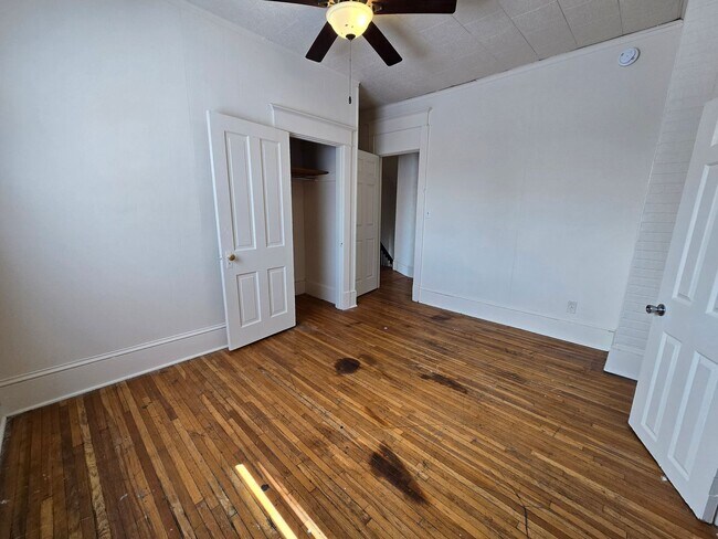 Building Photo - 1007 N Mason St