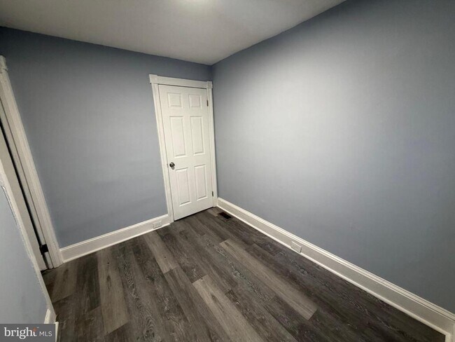 Building Photo - 363 E Airy St