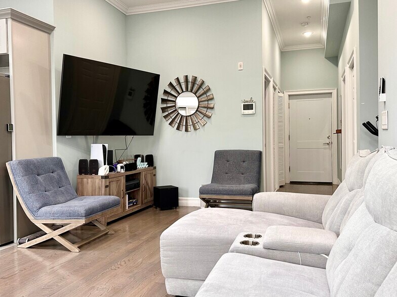 Building Photo - 37 Spruce St