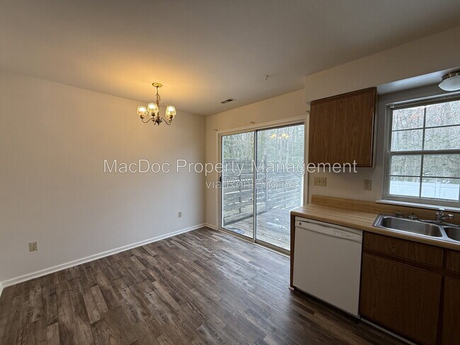Building Photo - 5230 King's Wood Ln