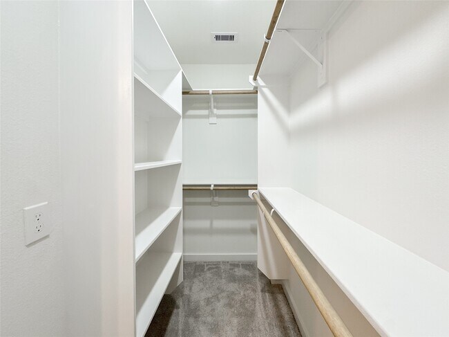 Building Photo - 824 Waxahachie St