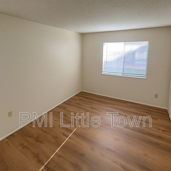 Building Photo - 13290 E Jewell Ave