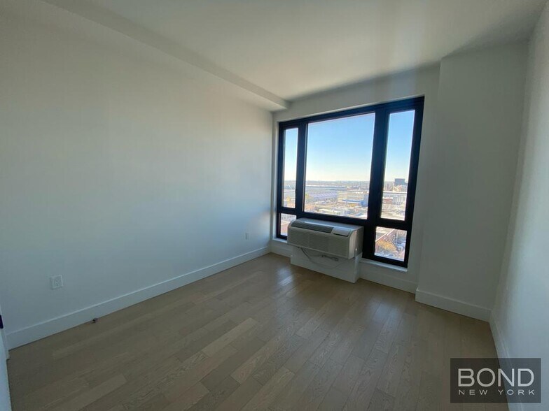 Building Photo - 635 Fourth Avenue