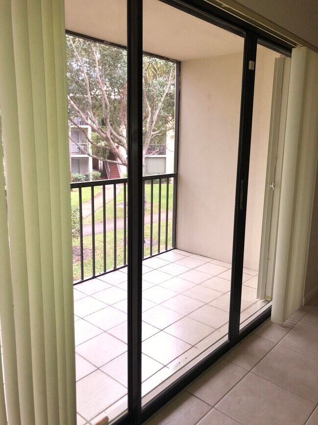 Building Photo - 204 Foxtail Dr