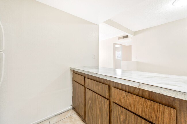Building Photo - 5309 W Cheyenne Ave