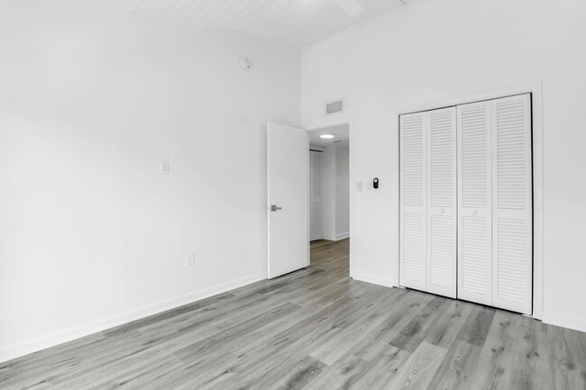 Building Photo - 3827 NE 166th St