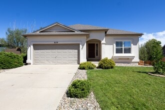 Building Photo - 8179 Meadowcrest Dr