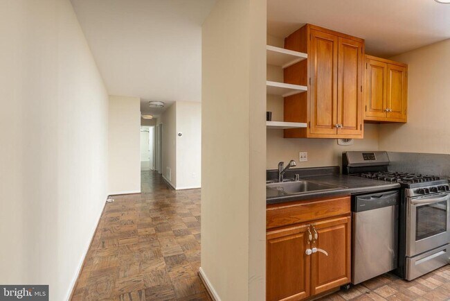 Building Photo - 22 Manor Cir