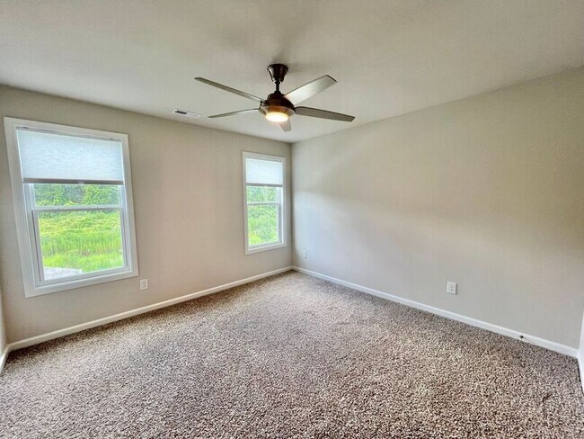 Building Photo - 120 Alta Crst Ln