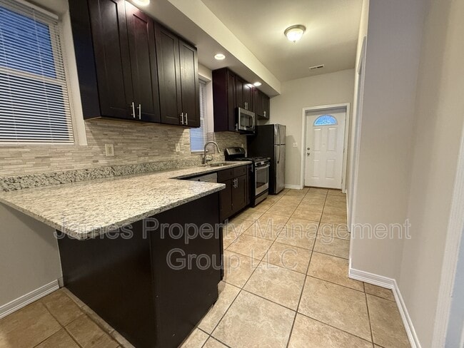 Building Photo - 3036 S Union Ave