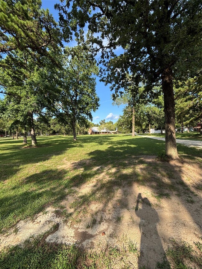 Building Photo - 8049 Forest Hills Dr