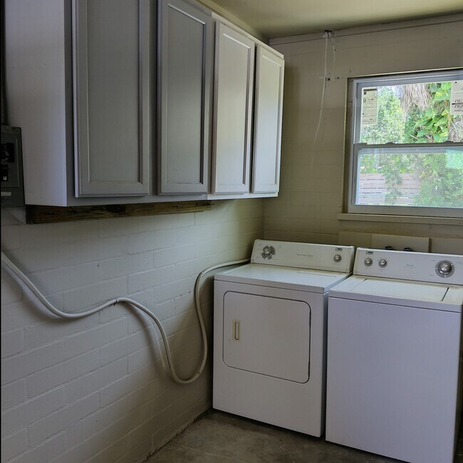 Building Photo - 112 Frances Dr