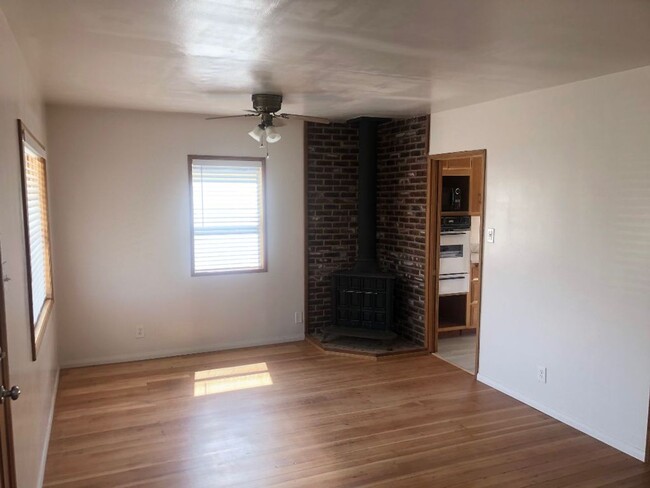 Building Photo - Beautiful Remodeled 3bd 2ba House in Wiseb...