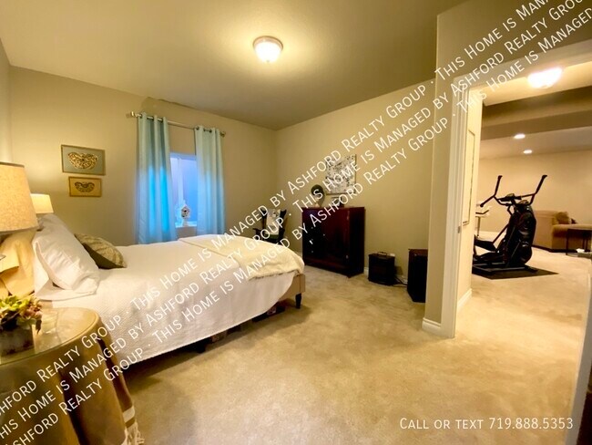 Building Photo - 7215 Rim Bluff Ln