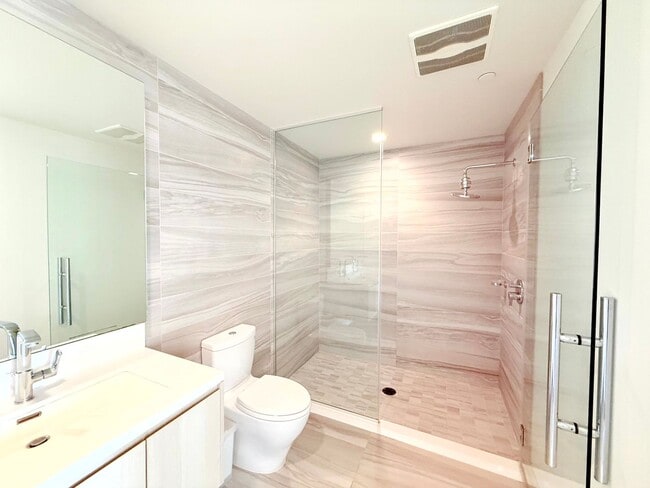 Building Photo - Very Unique Spacious Two Bedroom - Two bath luxury Condo with Views and Pool