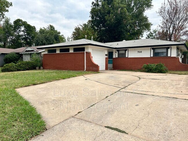 Building Photo - 700 Crosby Blvd