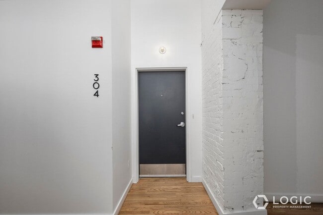 Building Photo - 159 W Broadway-304