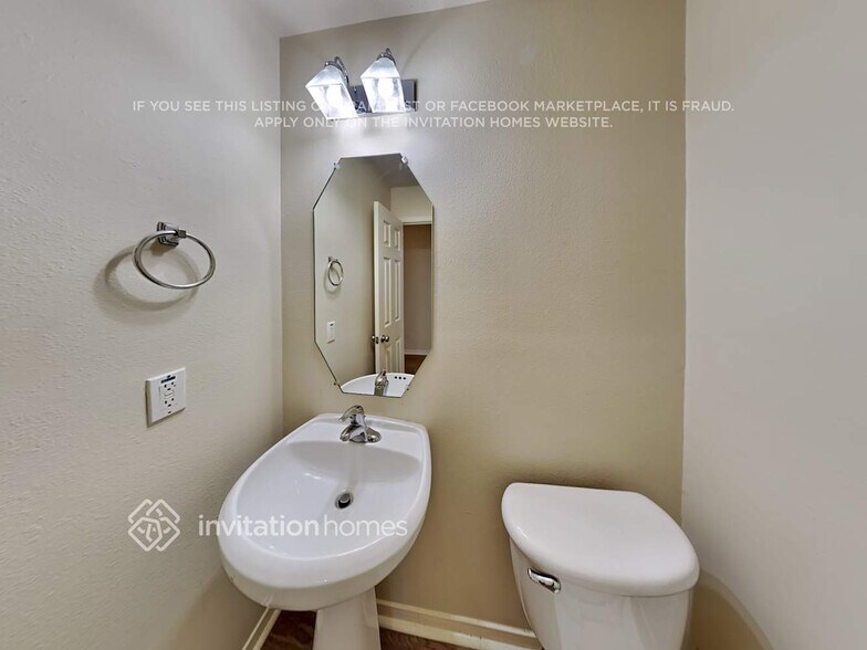 Building Photo - 8619 Discus Dr
