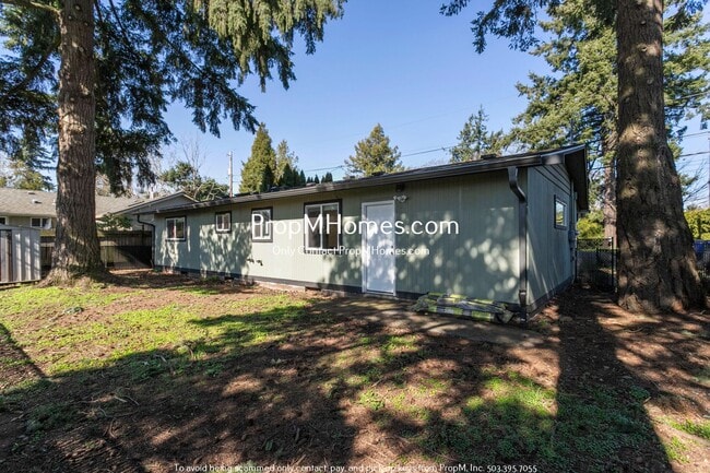 Building Photo - Fully Updated Three Bedroom Home in SE!